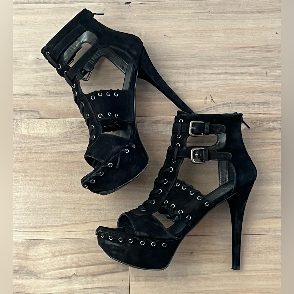 Stuart Weitzman black buckle suede rivet stiletto shoes in 6.5 - Picture 5 of 8